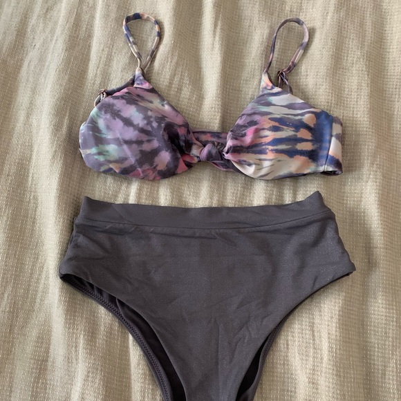 Bikini - Picture 1 of 1